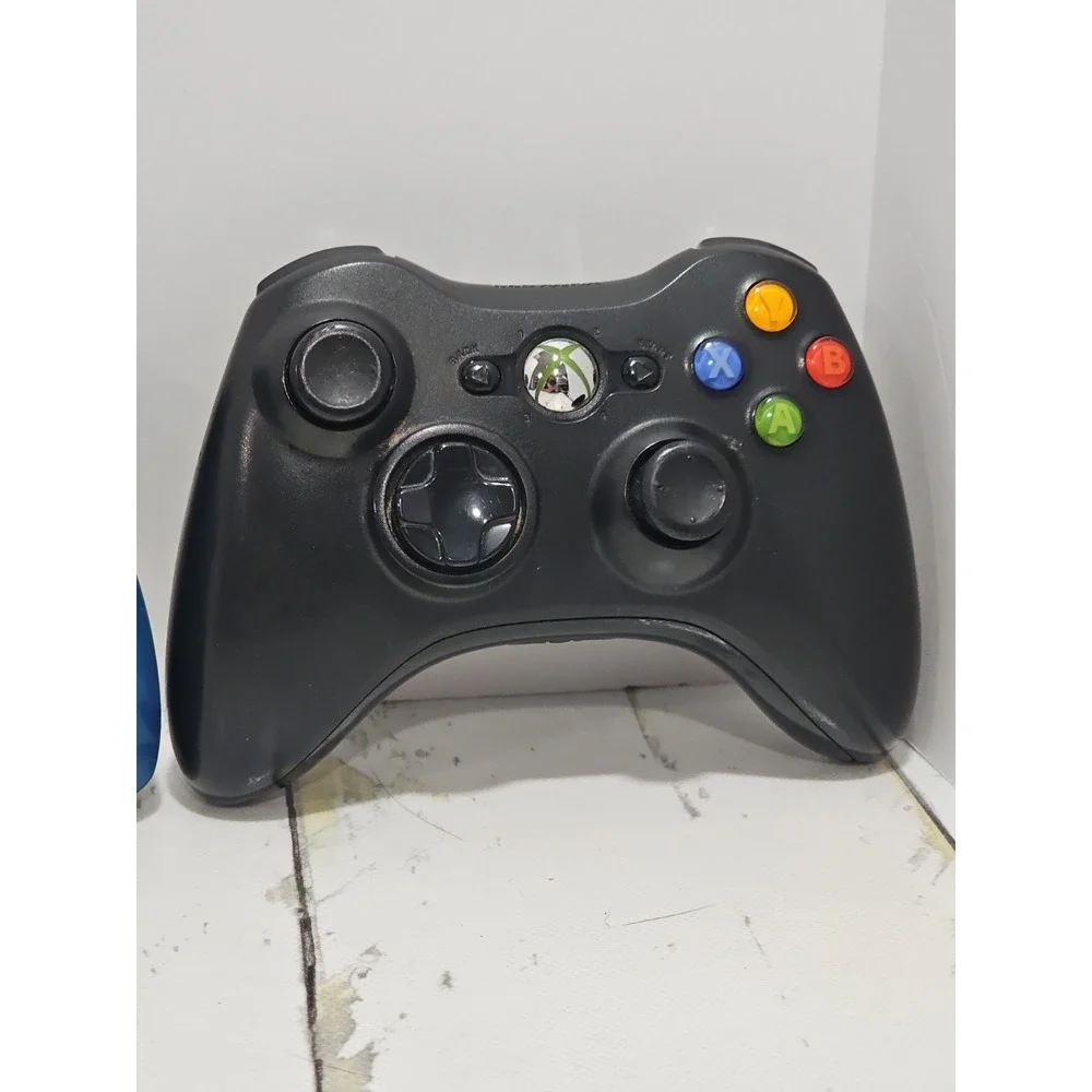 Microsoft Xbox Wireless Controllers Lot of 4 Tested Working